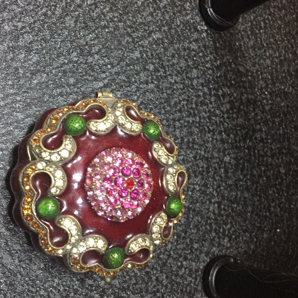 Ruinni Jewelry - New earrings in Ruinni collector box